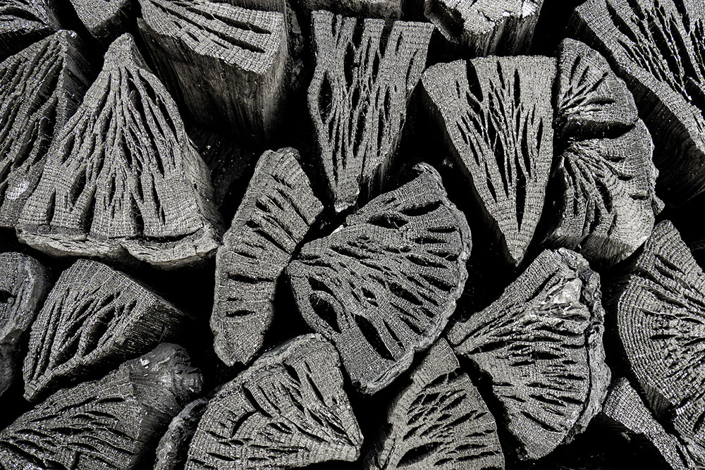 黒炭とはどのような炭？その特徴や用途をご紹介！
